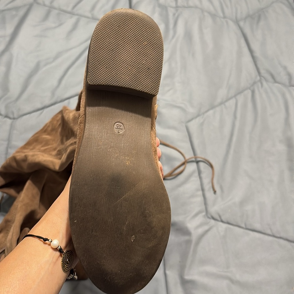 Boots 👢 - Picture 2 of 3